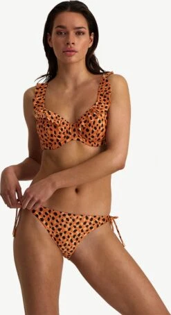 BEACHLIFE Leopard Spots Shaping Bikinitop - Bruin/Oranje - Dierenprint 9 BEACHLIFE Leopard Spots Shaping Bikinitop - Bruin/Oranje - Dierenprint -Beachlife 653x1200